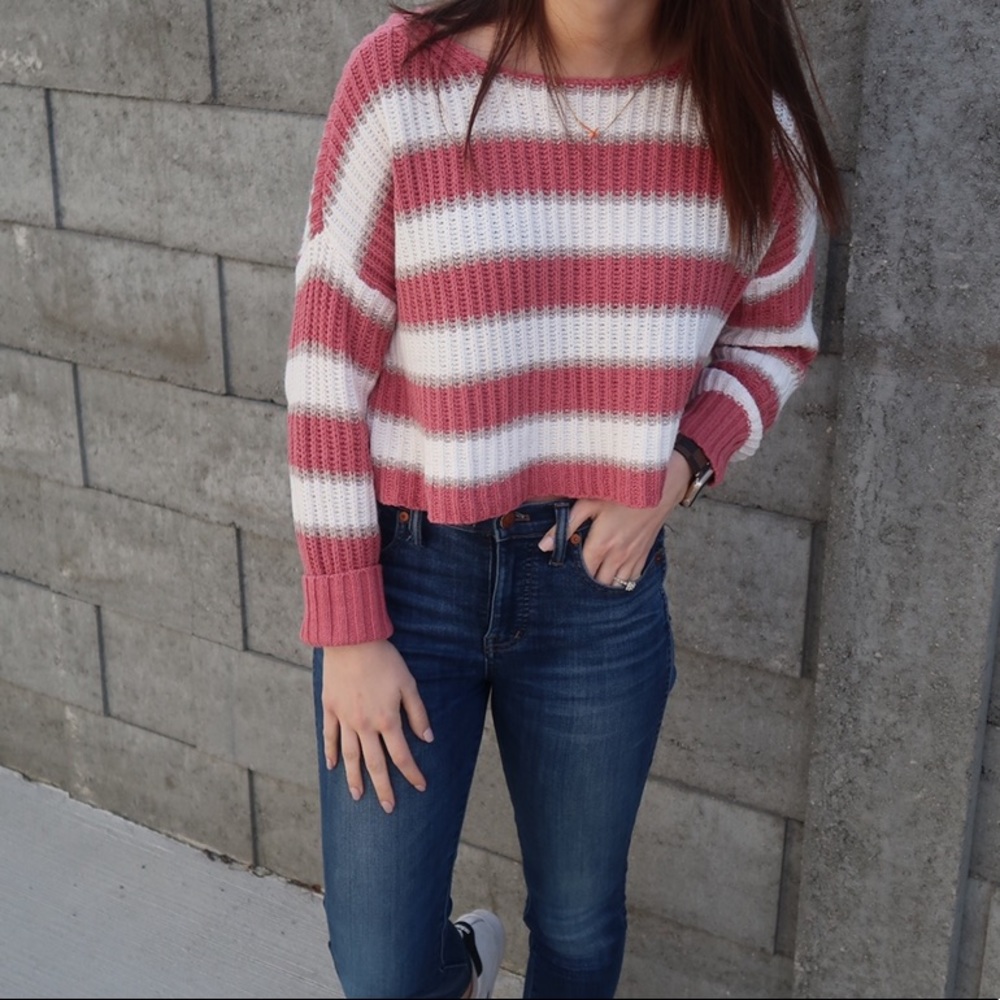 American eagle cropped sweater pink and white